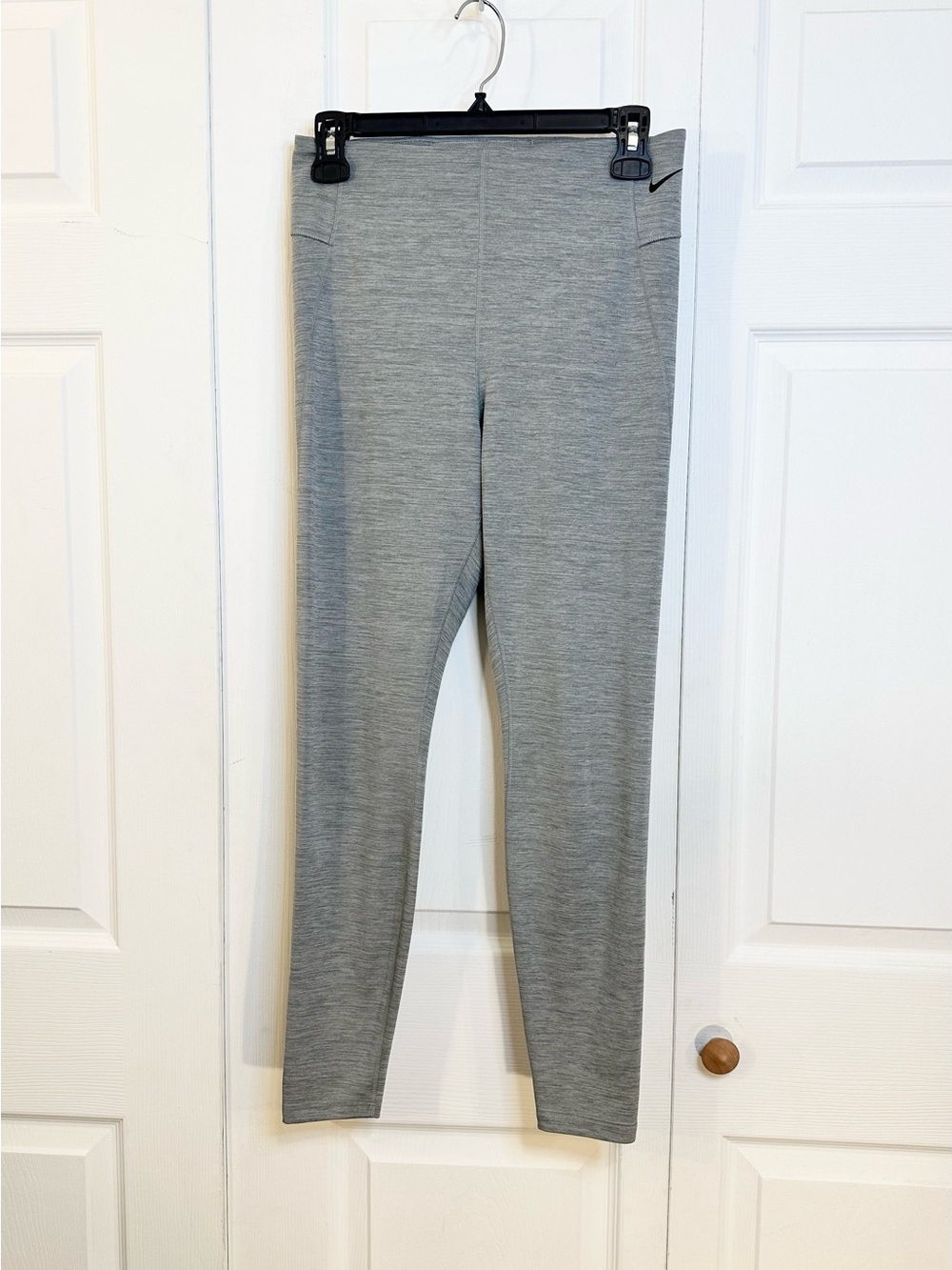 Nike Dri-Fit Women's Light Gray Athletic Leggings M